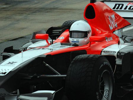 Max Biaggi dnes jezdil s monopostem Formule 1