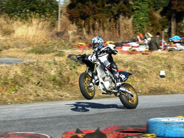 Shinya Nakano s motardem