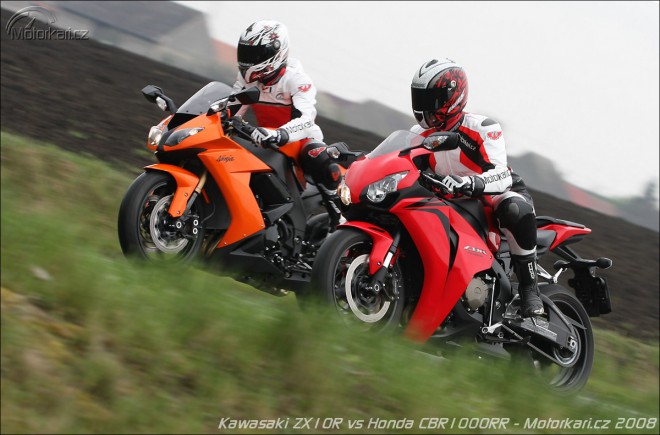 Kawasaki ZX-10R vs Honda CBR1000RR