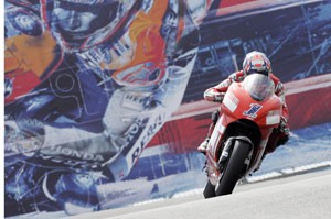 MotoGP: Video Rossi vs. Stoner - Laguna Seca 08