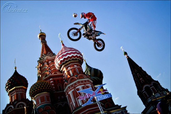 FMX na Rudém náměstí před Kremlem