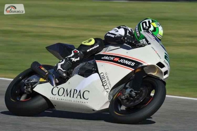 Moto2-2011: 15 jezdců se šasím Suter
