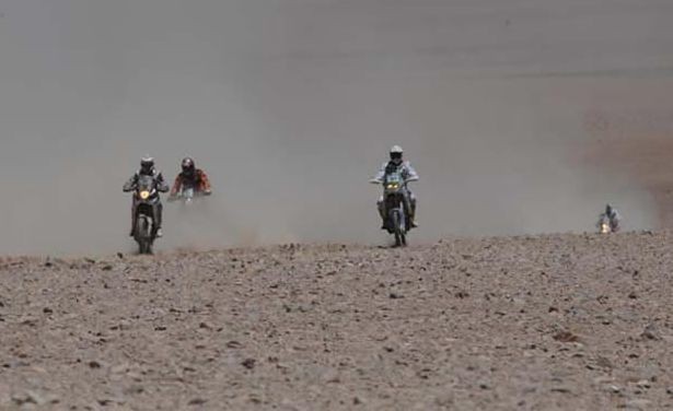Dakar 4. etapa: Coma už vede, Macháček s Plechatým stíhají Argentince