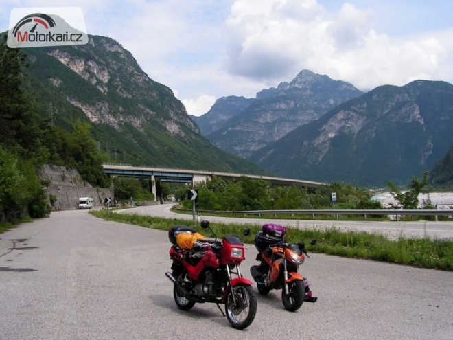 Jeden a půl motorky přes Alpy k moři