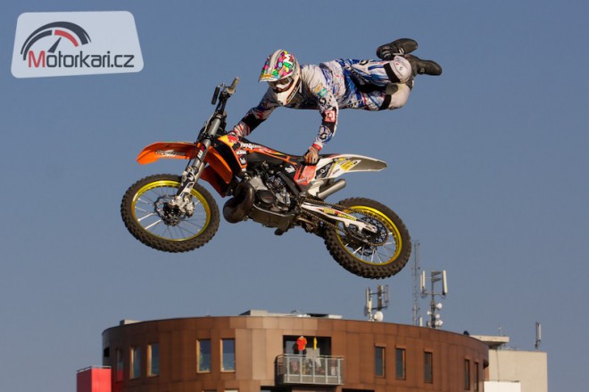 Adrenalin a vášnivý freestyle motocross v Modřanech