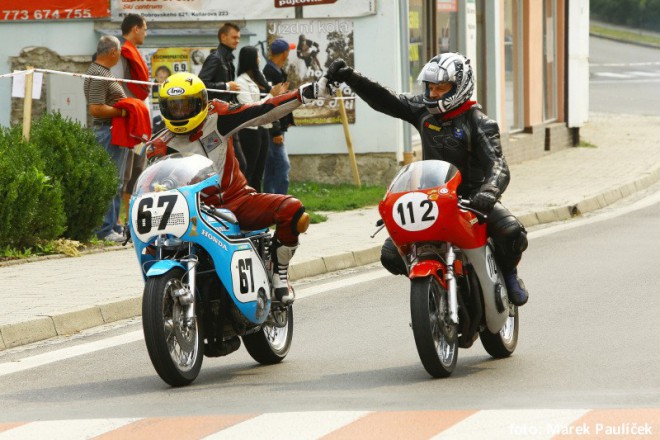 Silniční závody motocyklů a Tourist Trophy pořádané CAMS
