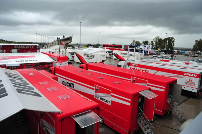 Jerez-Test: Kvůli dešti je na trati klid