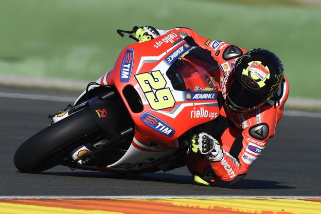 Ducati bude v roce 2015 zásobovat tři týmy s šesti jezdci
