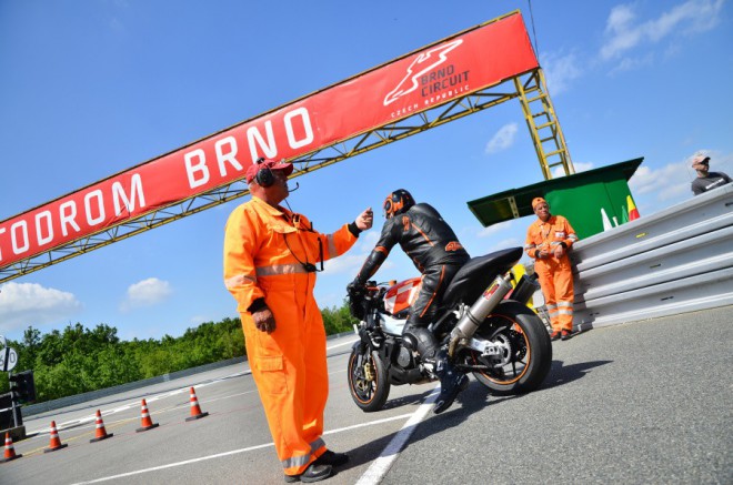 Celodenní jízdy na AMD Brno s agenturou Racetrack