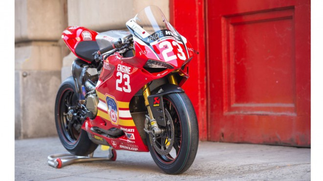 Závodní tým Freeman Racing Ducati podpoří hasiče, kteří bojovali 11. září
