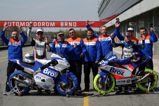 Montáže Brož Racing Team po pátečních trénincích v Brně