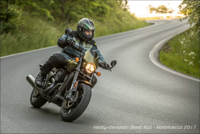 Harley-Davidson Street Rod: Jen do města?