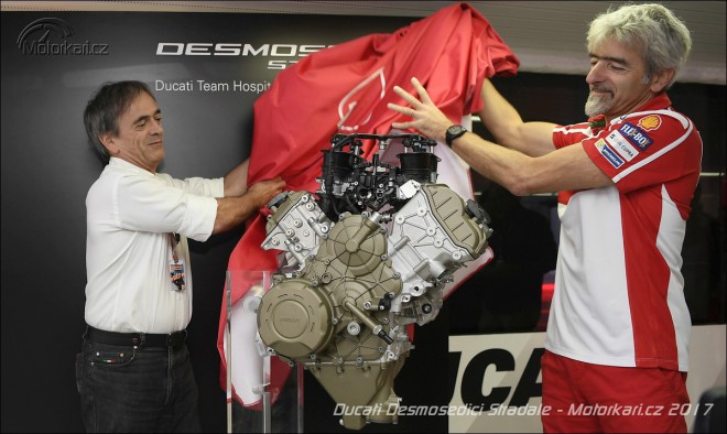 Nový motor V4 od Ducati: Desmosedici Stradale