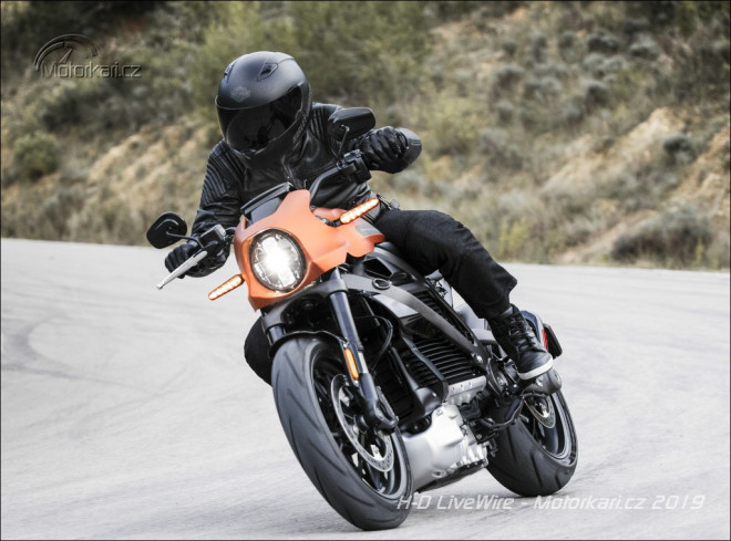 Harley-Davidson přidal další detaily k naháči LiveWire a bude nabízet i elektriky pro děti