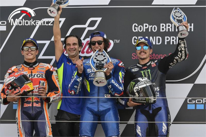 Alex Rins získal v Anglii své druhé vítězství v MotoGP, Márquez navýšil svůj náskok ve vedení šampionátu