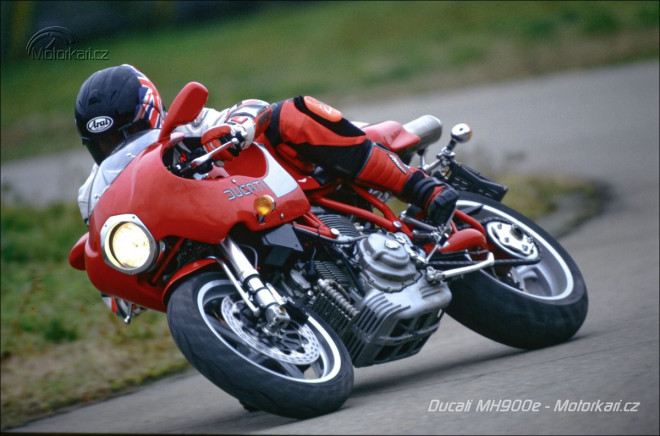 Ducati MH900e: Před 20 lety Italové poprvé prodávali přes internet. Za 31 minut bylo 1000 motorek pryč!
