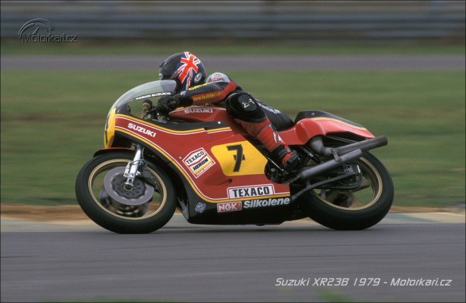 Bestiální Suzuki RG650 XR23B: Oblíbená motorka Barryho Sheena