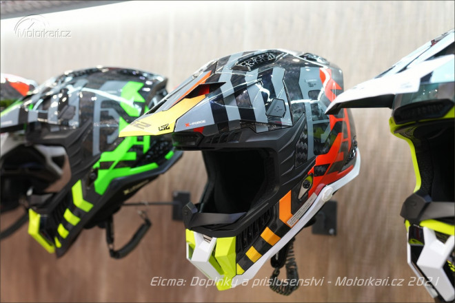 Eicma: Nové přilby na cestování, závodění i motokros 