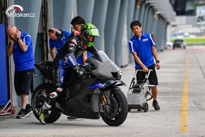 První den v Sepangu testovacím týmům MotoGP pršelo