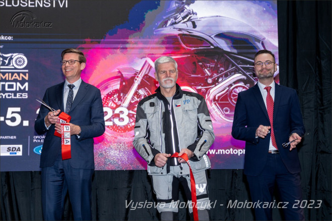 Výstavu zahájil prezident Pavel na motorce