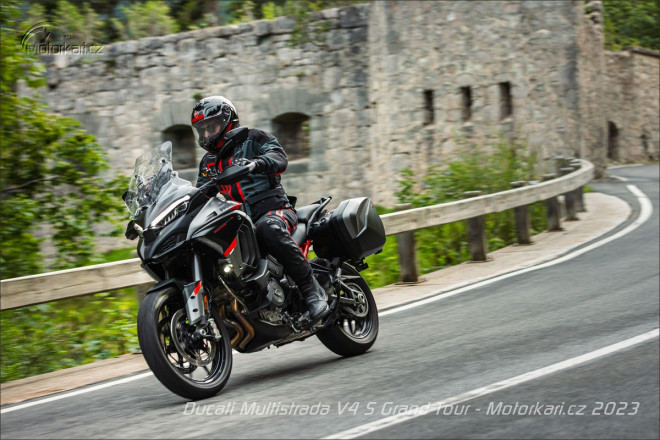 Ducati slaví 20 let Multistrady modelem V4 S Grand Tour