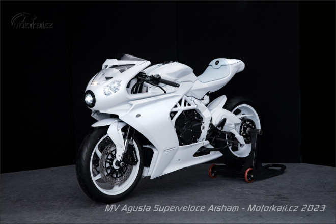 MV Agusta Superveloce Arsham je zvláštní socha na kolech