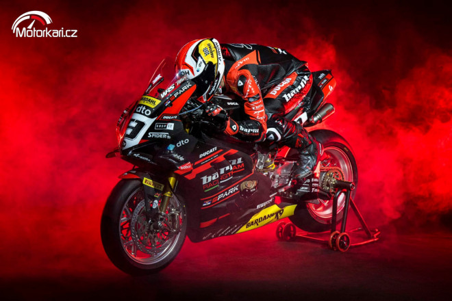 Barni Racing představil Petrucciho Ducati V4R