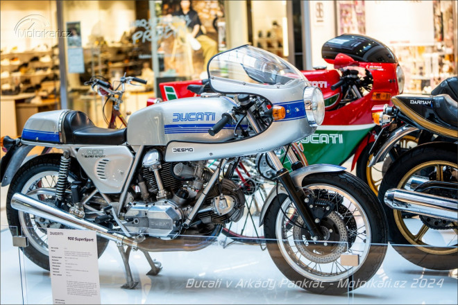 Staré, nové i závodní – mrkněte na výstavu Ducati v Arkádách Pankrác