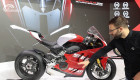 Ducati uhranula veletrh Hypermotardem 698 výroční Panigale V4 SP2 30° Anniversario 916