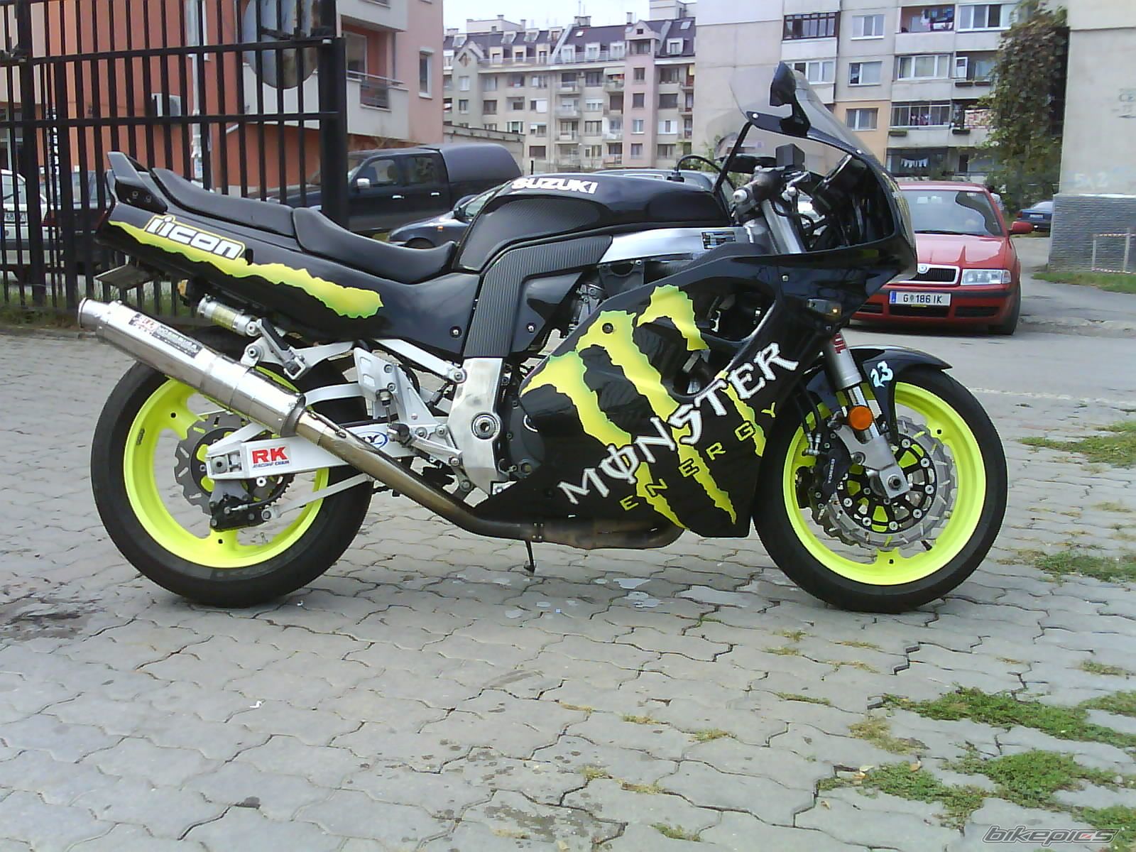 Suzuki GSXR 1100 Katalog motocyklů a motokatalog na