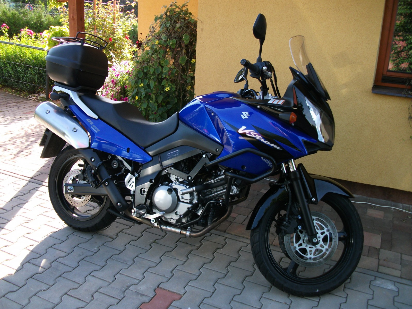 Suzuki DL 650 VStrom Katalog motocyklů a motokatalog na