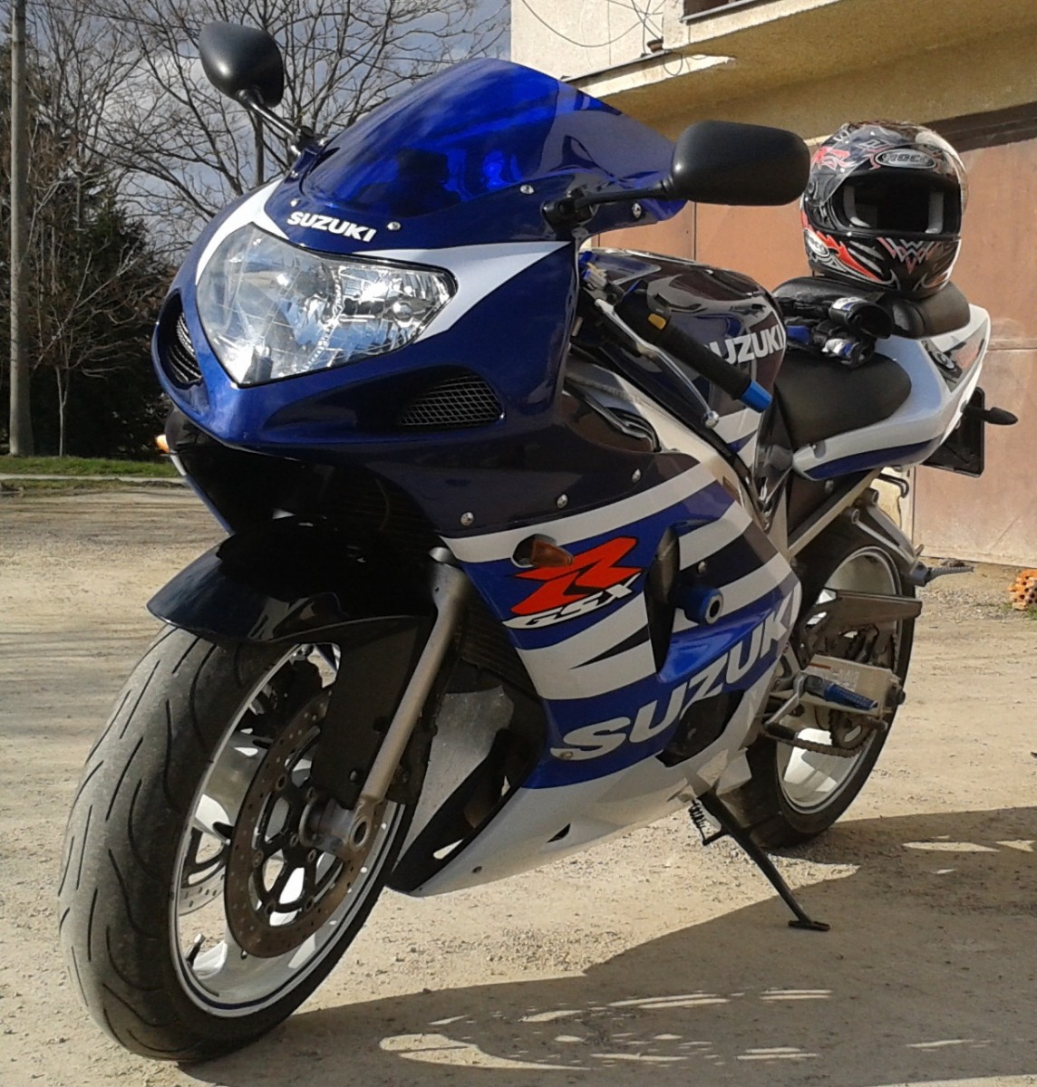Suzuki GSXR 600 Katalog motocyklů a motokatalog na