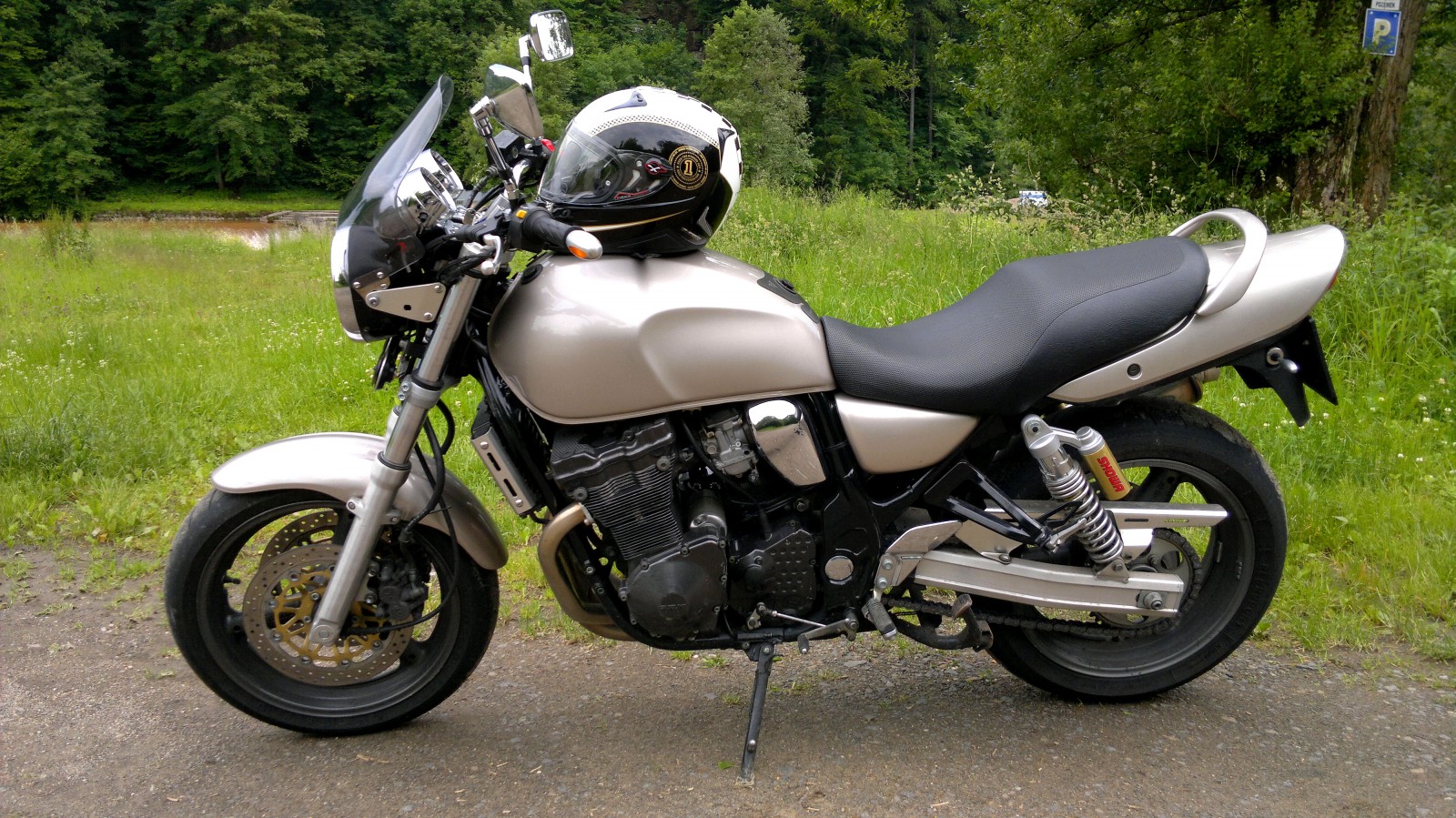 Suzuki GSX 750 Katalog motocyklů a motokatalog na