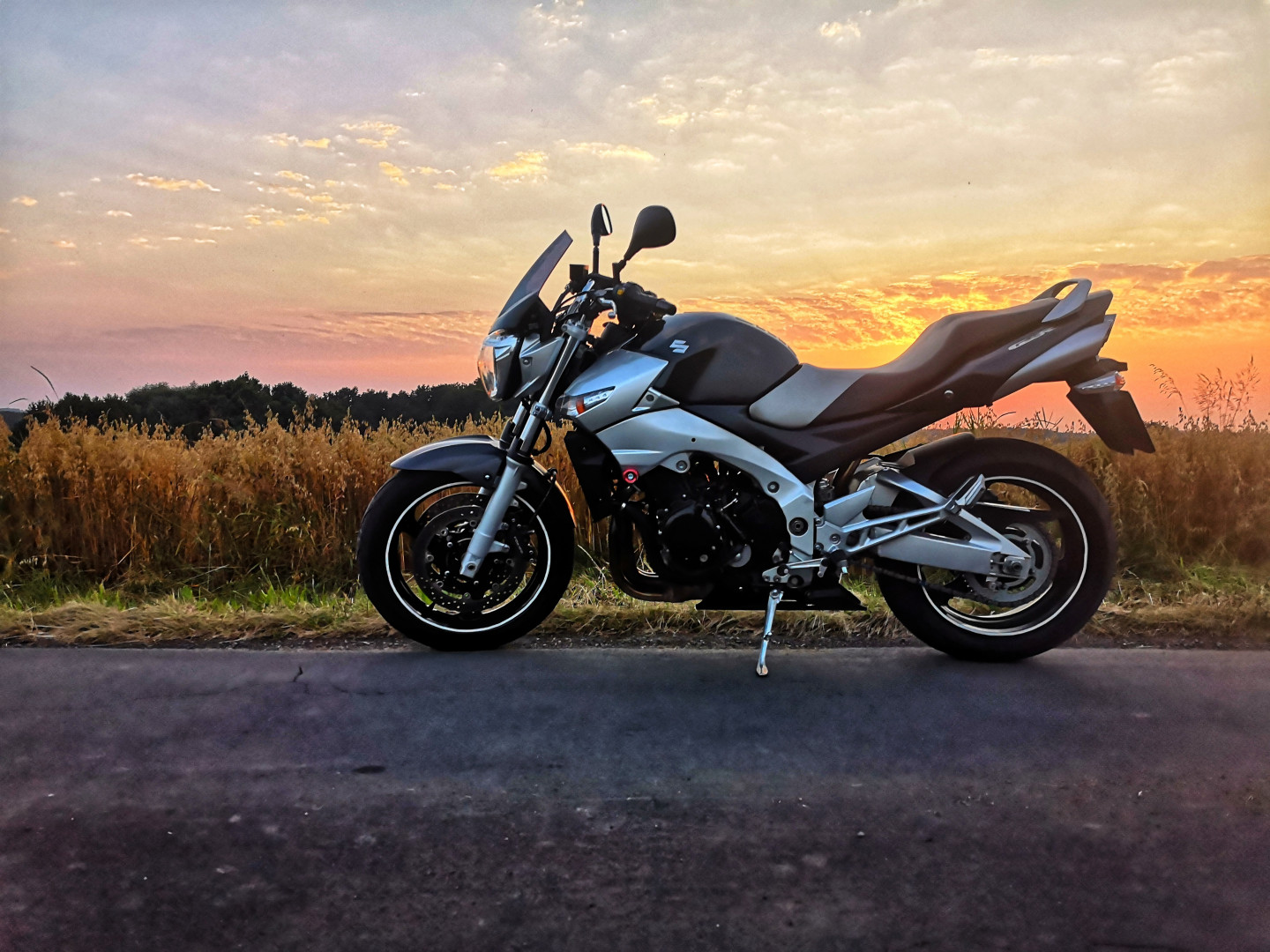 Suzuki GSR 600 Katalog motocyklů a motokatalog na