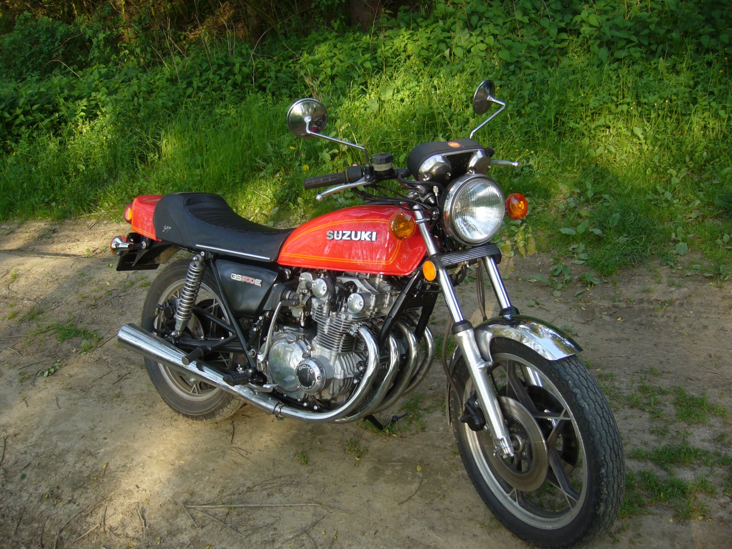 Suzuki GS 500E Katalog motocyklů a motokatalog na