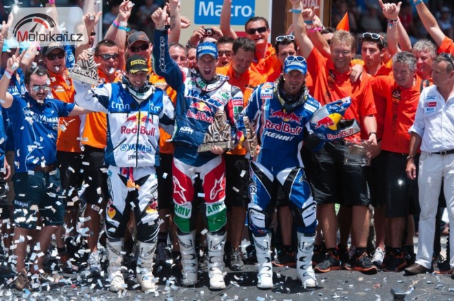 KTM oslavila desátý dakarský titul v řadě