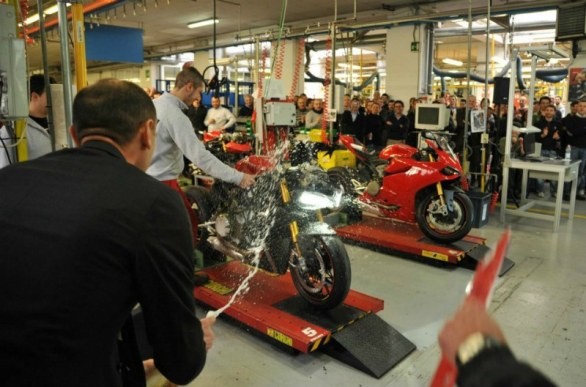 Výroba Ducati 1199 Panigale se rozjela naostro