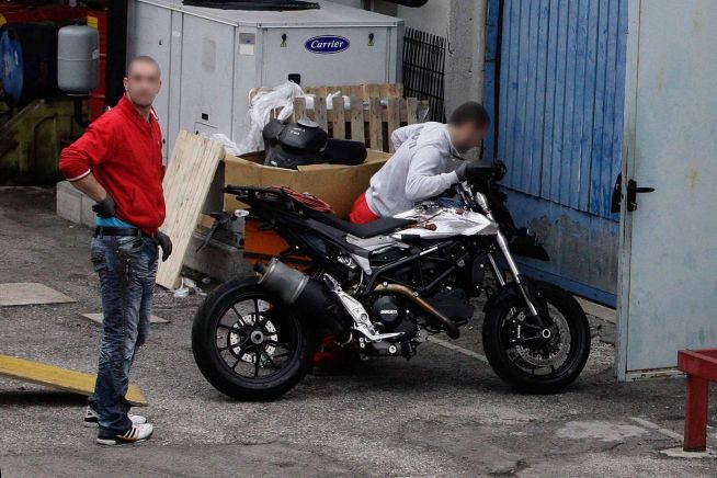 Spy photos: Ducati Hypermotard 848 (MY2013)