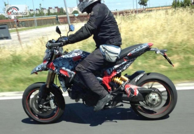 Ducati Hypermotard 848 (nové spy-photos)