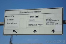 V Rostocku ukazuje cedule směr Helsinki... :)