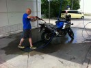 Omytí motorky po cestě