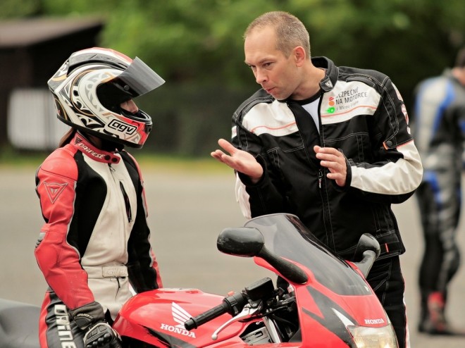 Míra Lisý z motoškoly Bezpečně na motorce odpovídal on-line