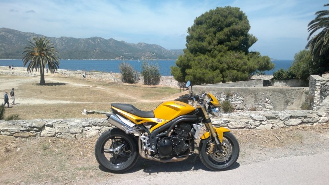 Punkový pohled na Korsiku z Triumpha
