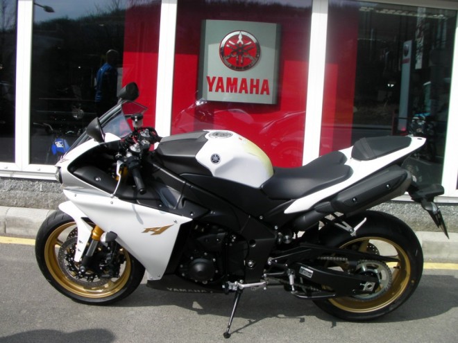 Odcizená Yamaha YZF-R1 
