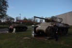 Tanky spojenců před muzeem vylodění