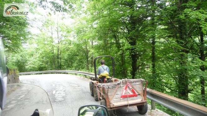 Jak jsem s vyhřezlou ploténkou (ne)dojel na Mangart