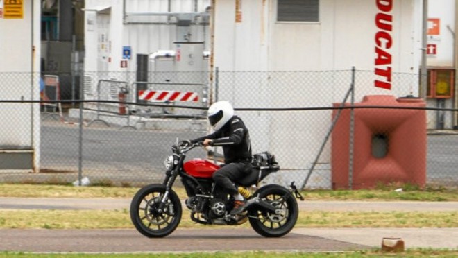 Spy photo: Ducati Scrambler