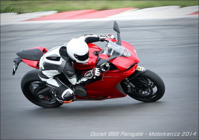 Okruhový test Ducati 899 Panigale