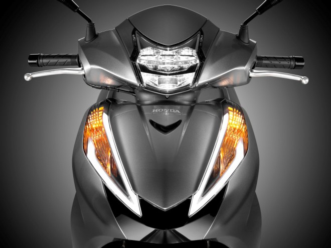 Honda SH300i 2015: větší zátah a víc místa