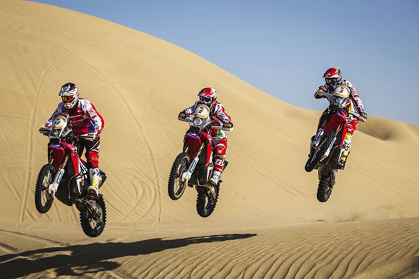 Honda pojede Dakar 2016 s pěti jezdci 